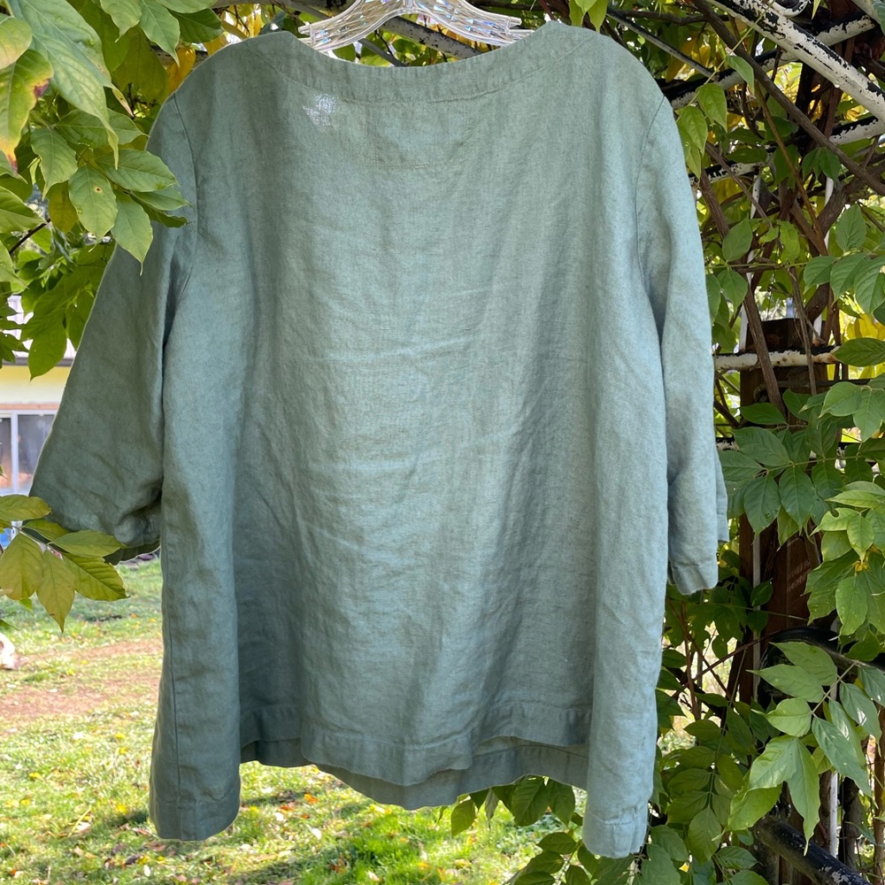 notPERFECTLINEN Green January Top with Embroidered Design - Picture 6 of 7